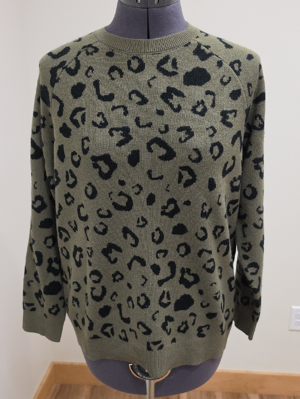 ANDREE BY UNIT Olive & Black Leopard Print Crewneck Sweater